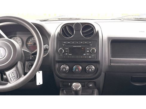 Used 2016 Jeep Patriot Sport w/ Power Value Group AWD/4WD image 12