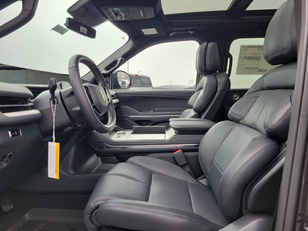 New 2026 Lincoln Navigator Reserve w/ Jet Appearance Package AWD/4WD image 18