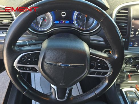 Used 2021 Chrysler 300 Touring image 16