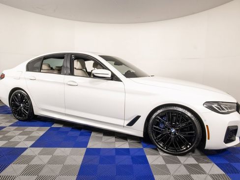 Used 2022 BMW 540i xDrive w/ M Sport Package image 3