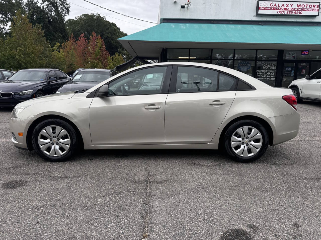 Used 2013 Chevrolet Cruze LS FWD image 3