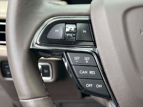 Used 2023 Lincoln Nautilus Reserve AWD/4WD image 25