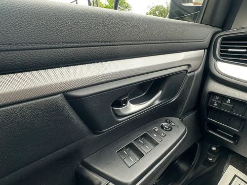 Used 2020 Honda CR-V LX image 14