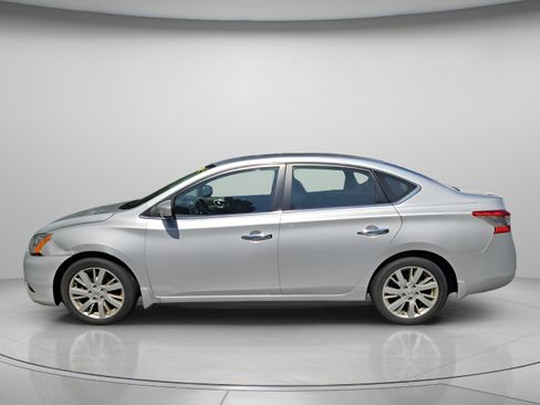 Used 2015 Nissan Sentra SL w/ SL Premium Package FWD image 2