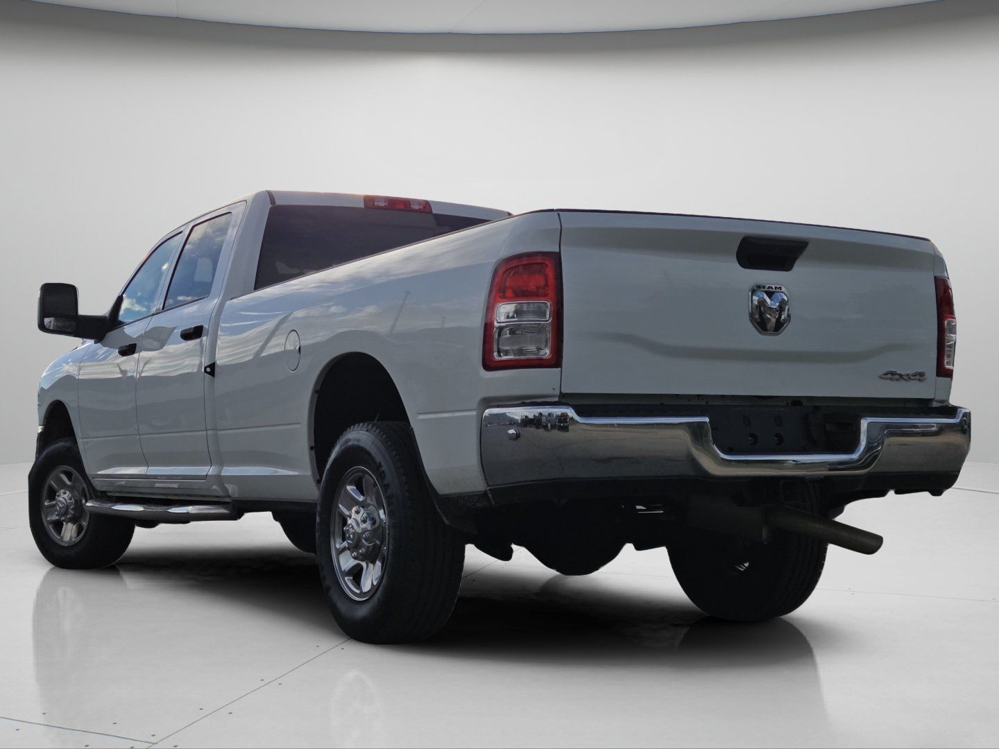Used 2024 RAM 3500 Tradesman w/ Chrome Appearance Group AWD/4WD image 18