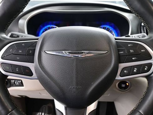 Used 2022 Chrysler Pacifica Touring-L FWD image 29