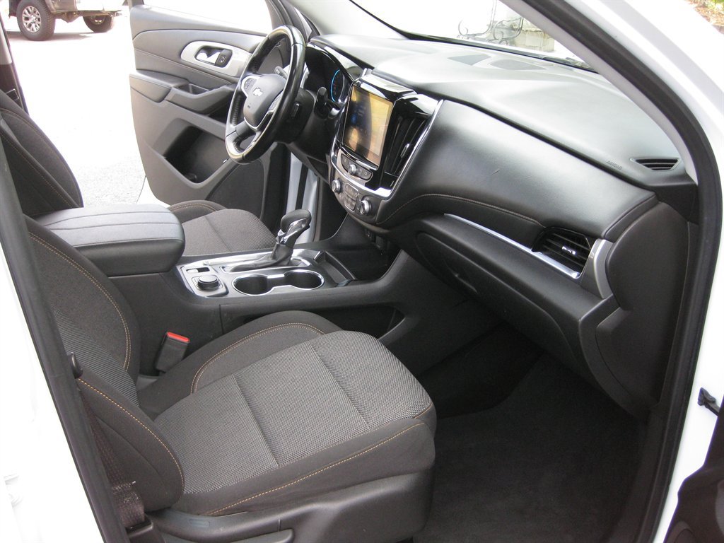 Used 2021 Chevrolet Traverse LT FWD image 32