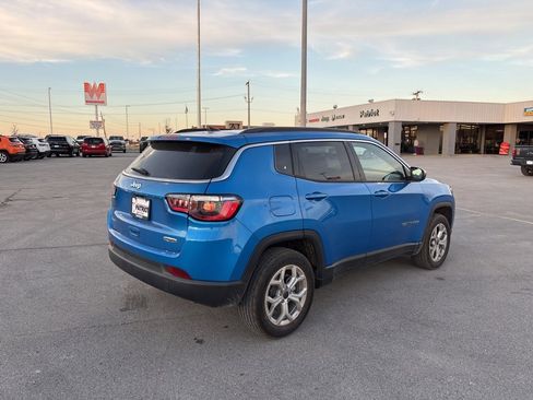 Used 2025 Jeep Compass Latitude image 3