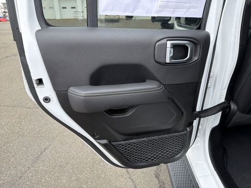 Used 2023 Jeep Wrangler Unlimited Sahara w/ Cold Weather Group AWD/4WD image 14