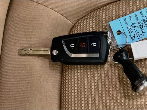 Used 2025 Toyota RAV4 LE AWD/4WD image 35