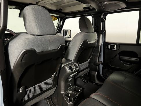 Used 2025 Jeep Wrangler Unlimited Rubicon AWD/4WD image 21