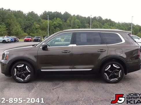 Certified 2025 Kia Telluride EX FWD image 4