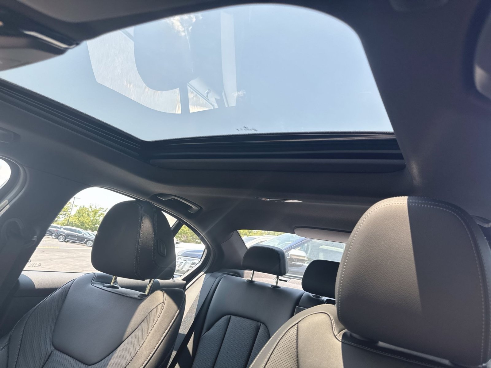 New 2026 BMW 330i Sedan w/ M Sport Package RWD image 24