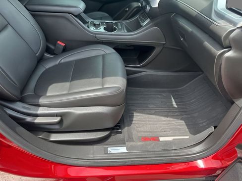 Used 2023 GMC Acadia SLT w/ Elevation Edition image 16