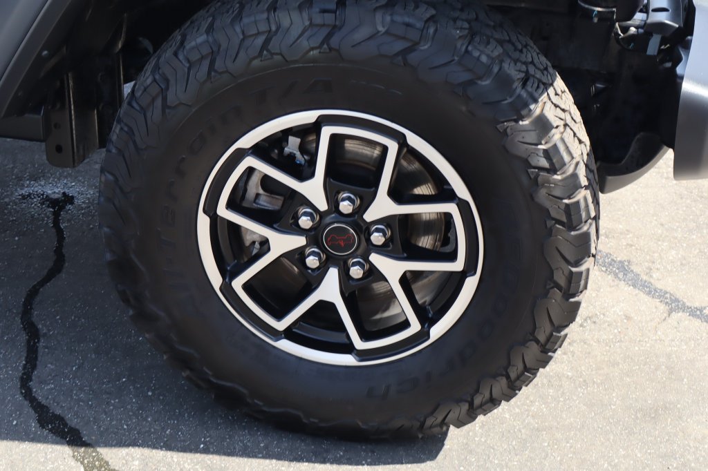 Certified 2025 Jeep Wrangler Unlimited Rubicon w/ Convenience Group AWD/4WD image 10