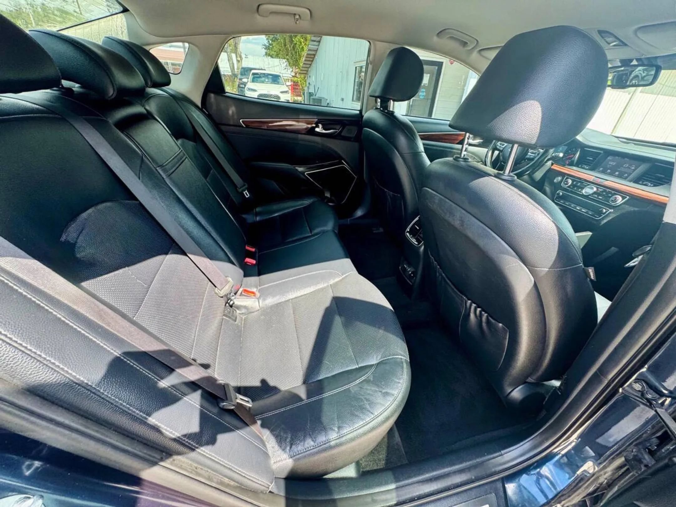 Used 2017 Kia Cadenza Premium FWD image 22
