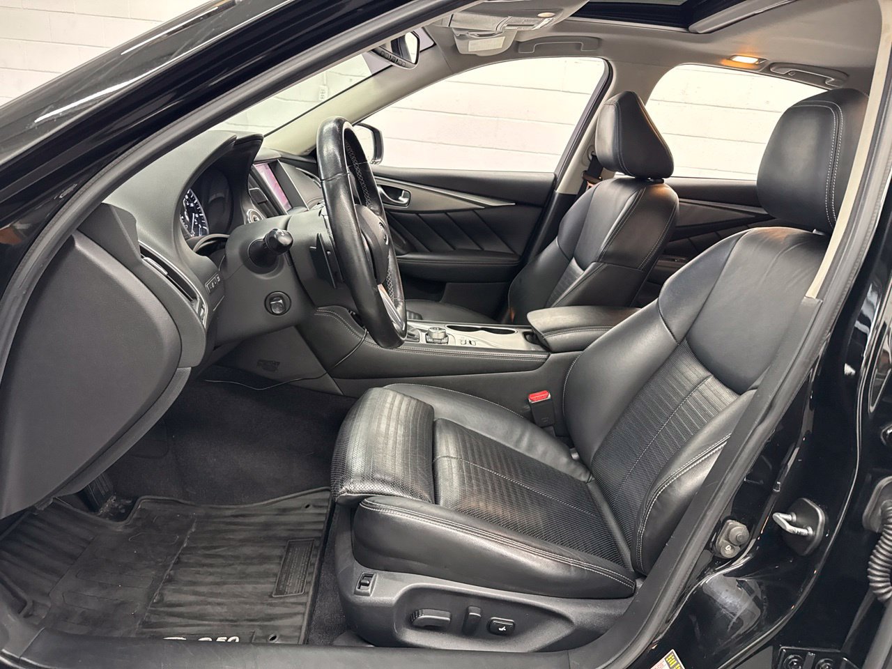 Used 2018 INFINITI Q50 Sport w/ Sensory Package (Sport) AWD/4WD image 13