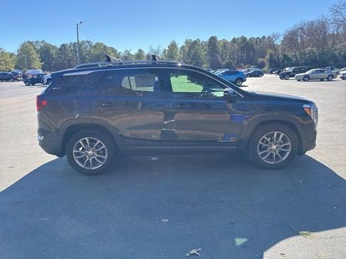 Used 2022 GMC Terrain SLT w/ Infotainment Package II image 6