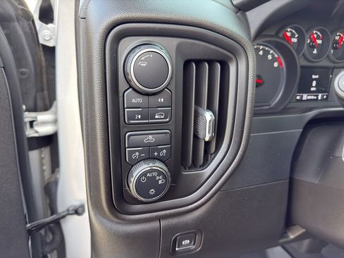 Used 2022 Chevrolet Silverado 1500 Custom image 11