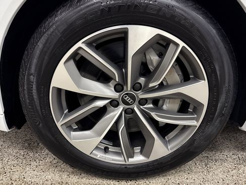 Used 2021 Audi e-tron Premium Plus w/ Premium Plus Package image 2