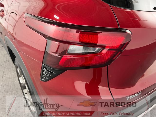 Used 2025 Chevrolet Trax LT w/ LT Convenience Package FWD image 14