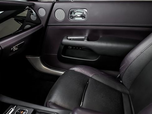 Used 2018 Rolls-Royce Wraith RWD image 35