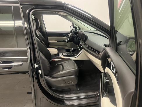 Used 2024 Kia Carnival SX FWD image 36