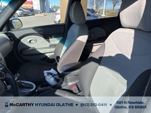 Used 2016 Kia Soul + image 4