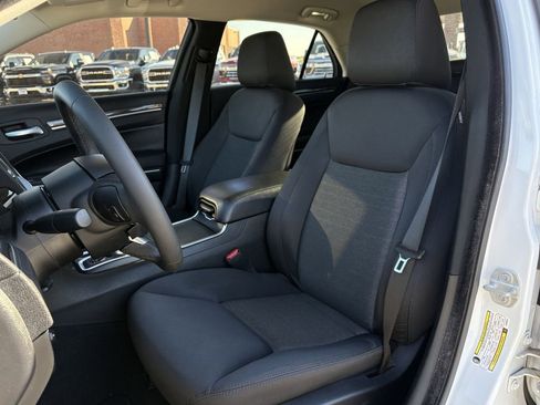 Used 2022 Chrysler 300 Touring image 26