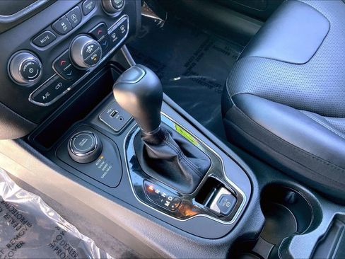 Used 2023 Jeep Cherokee Altitude Lux image 16