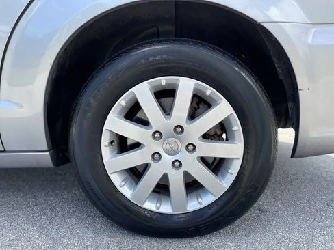 Used 2014 Chrysler Town & Country Touring FWD image 11