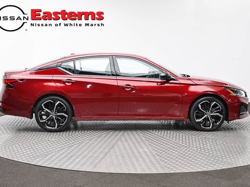 Used 2024 Nissan Altima 2.5 SR w/ SR Premium Package FWD image 4