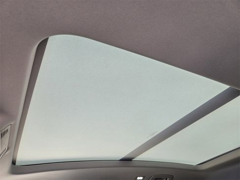 New 2025 Volkswagen Tiguan SE image 21