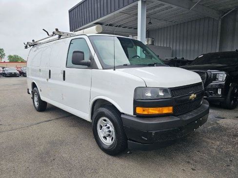 Used 2018 Chevrolet Express 2500 w/ Driver Convenience Package RWD image 2