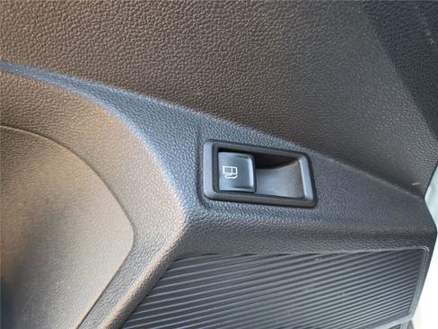 Used 2022 Volkswagen Taos SE image 14