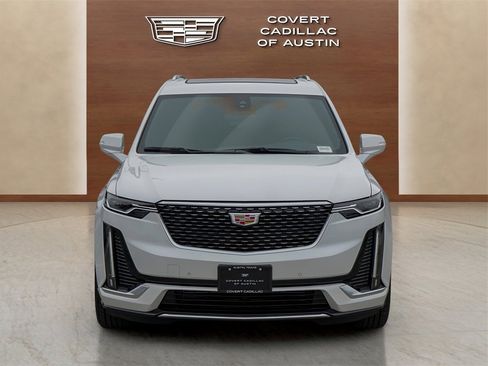 New 2025 Cadillac XT6 Luxury image 2