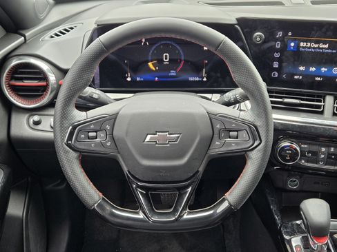 Used 2025 Chevrolet Trax RS w/ Driver Confidence Package FWD image 20