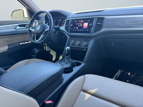 Used 2021 Volkswagen Atlas Cross Sport SE image 14
