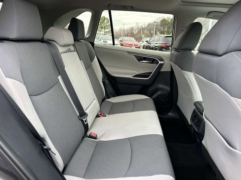 Used 2019 Toyota RAV4 XLE w/ Convenience Package image 11