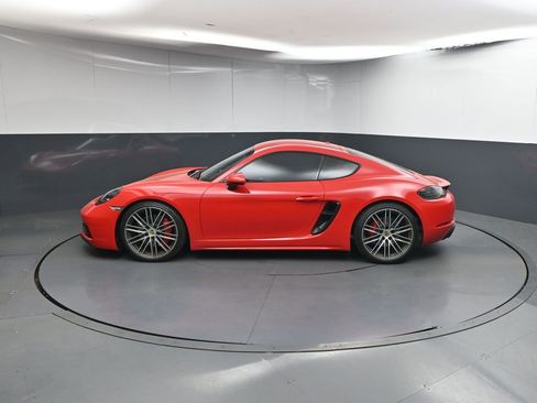 Certified 2025 Porsche 718 Cayman GTS RWD image 2