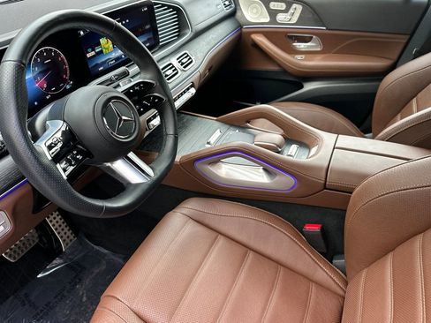 Used 2025 Mercedes-Benz GLS 450 4MATIC image 4