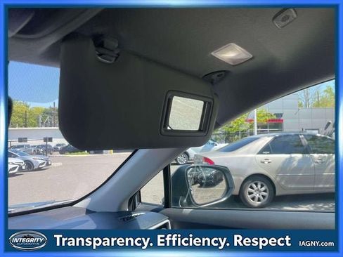 Used 2025 Toyota Corolla Cross XLE AWD/4WD image 32