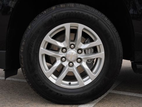 Used 2023 Chevrolet Suburban LT AWD/4WD image 28
