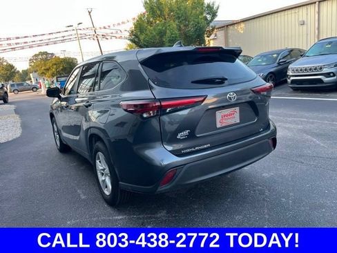 Used 2024 Toyota Highlander LE FWD image 35