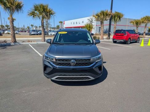 Used 2022 Volkswagen Taos SE w/ Panoramic Sunroof Package image 8