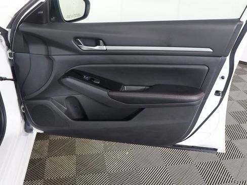 Used 2024 Nissan Altima 2.5 SR FWD image 20