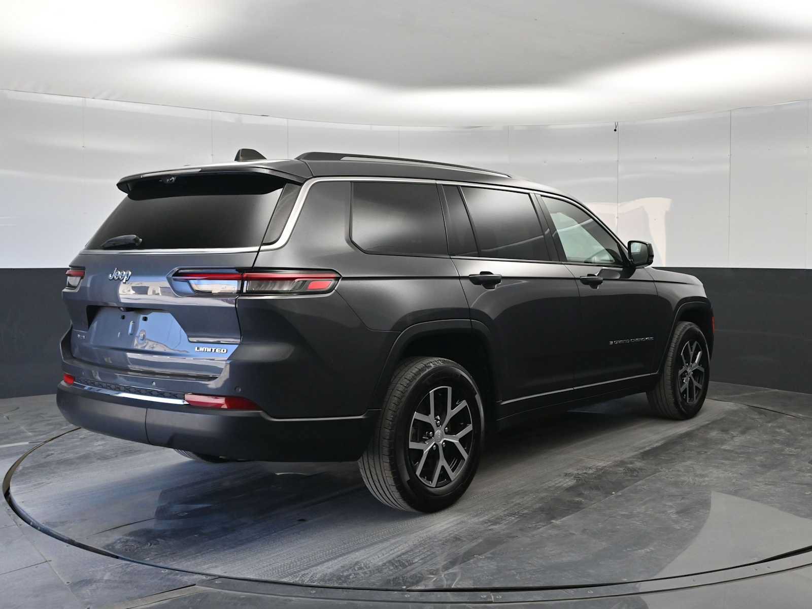 Used 2023 Jeep Grand Cherokee L Limited w/ Luxury Tech Group II AWD/4WD image 7