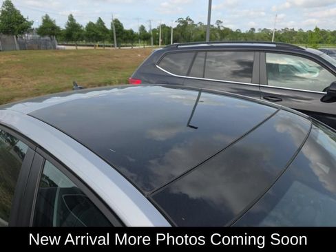Used 2025 Volkswagen Jetta SE w/ Sunroof Package FWD image 3