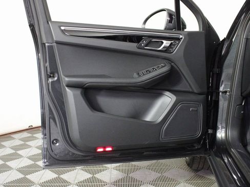 Certified 2026 Porsche Macan image 15