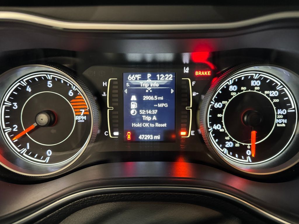 Used 2021 Jeep Cherokee Latitude Plus FWD image 20